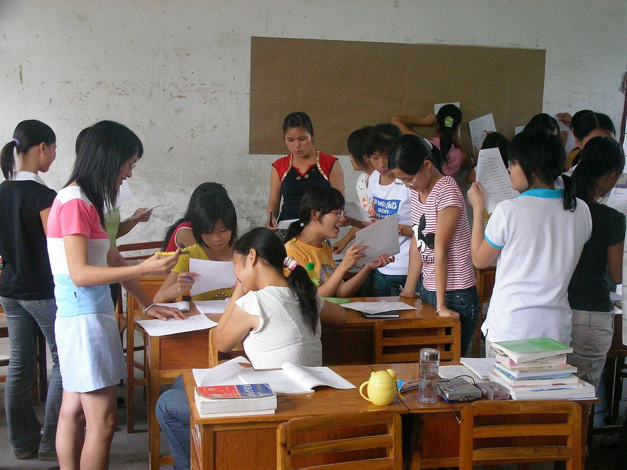 class, discussion, girls